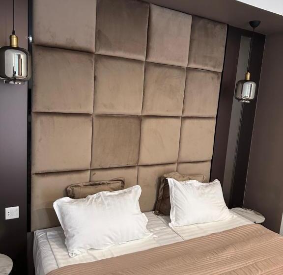 اتاق استاندارد با چشم‌انداز استخر, Garden Lounge