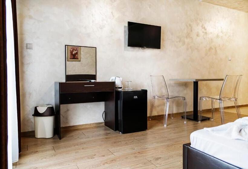 带阳台的豪华间, Family Hotel   City Hotel Yambol