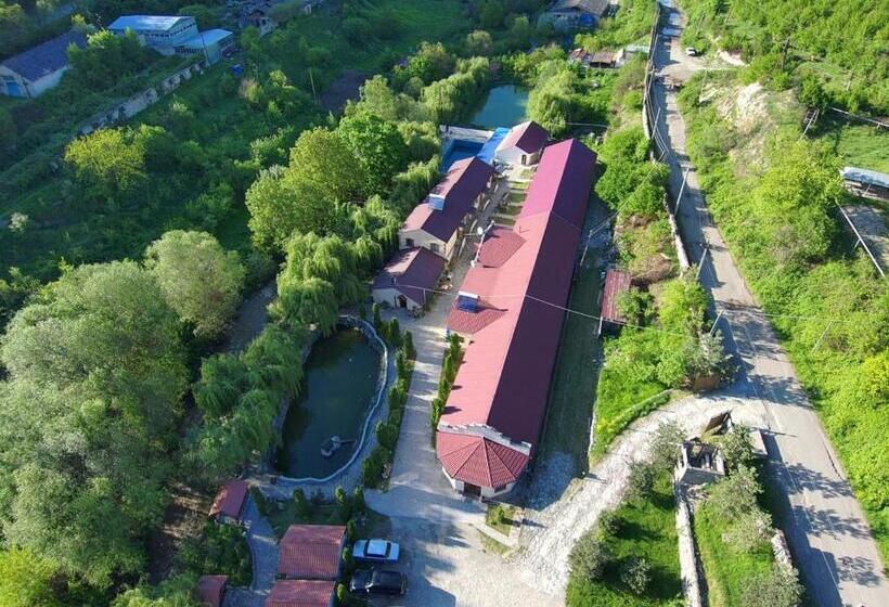 Четырехместный Номер Стандарт Вид на Сад, Menua