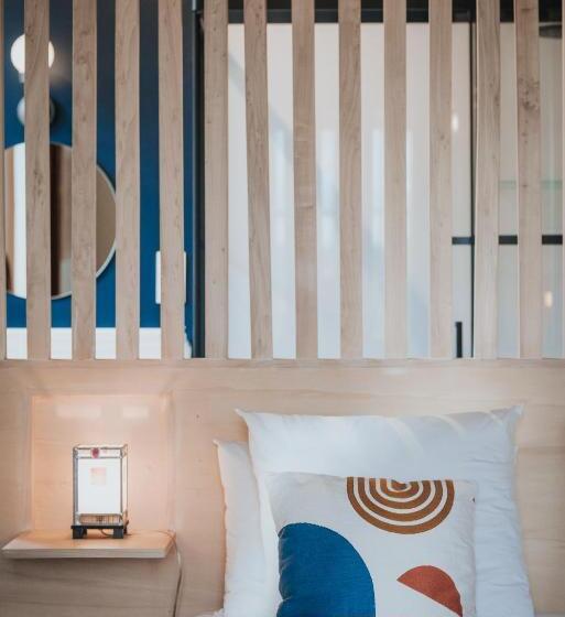 Номер Deluxe, Les Cabottes