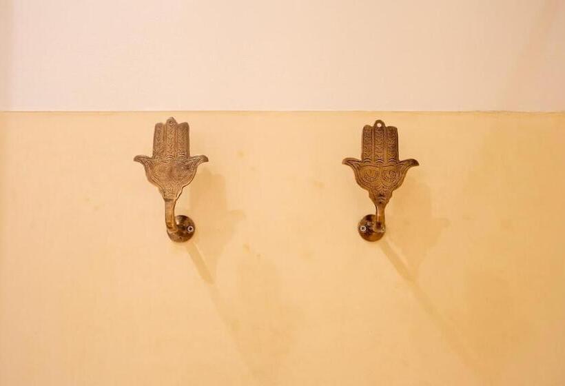 Номер Стандарт с Балконом, Riad Lamp