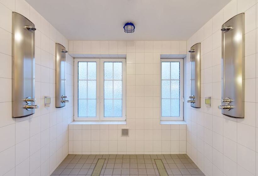 اتاق استاندارد سه تخته با سرویس بهداشتی مشترک, Bed Nbudget Expo Hostel Rooms