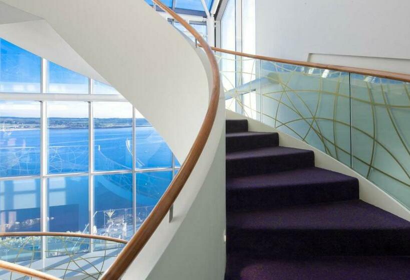 اتاق لوکس با چشم‌انداز دریا, Cliff House