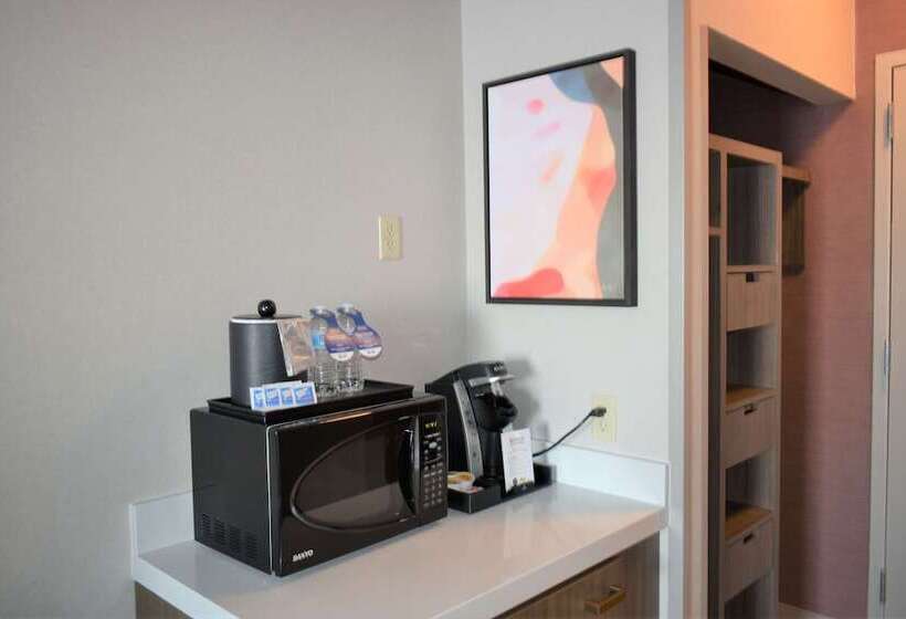 Полулюкс, Hilton Garden Inn Oconomowoc