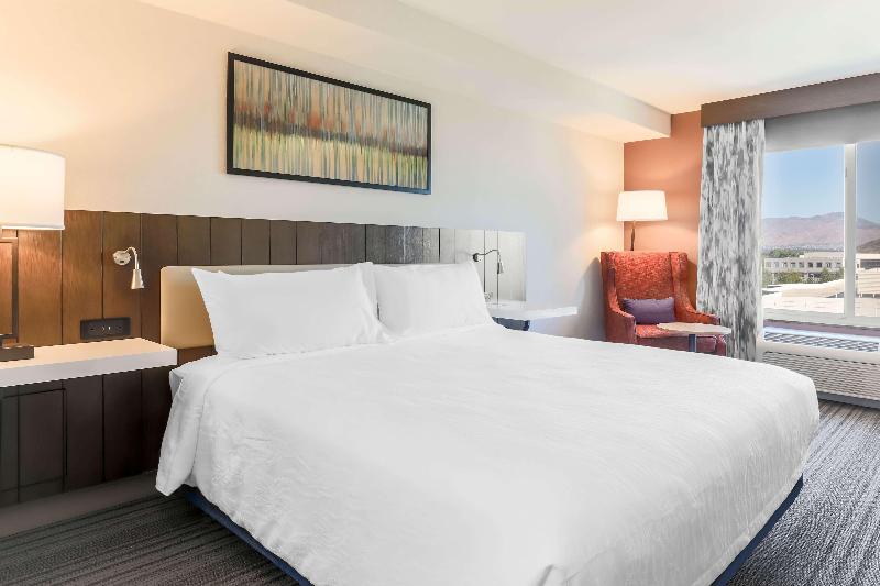 Стандартный Номер Кровать Кинг, Hilton Garden Inn Reno