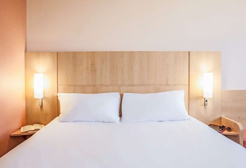 家庭间, Ibis Ripollet