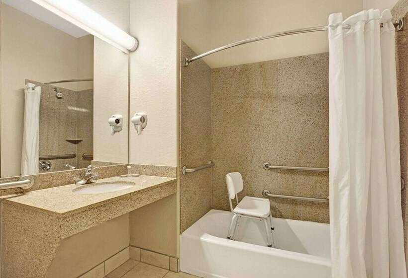 חדר דלוקס מותאם לאנשים עם מוגבלויות, Super 8 By Wyndham Iah West/greenspoint