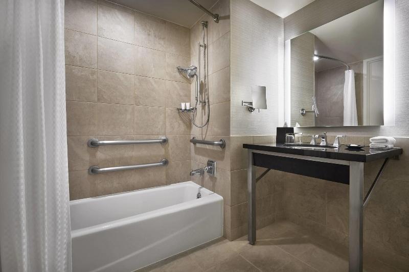 اتاق استاندارد با تخت بزرگ, The Westin Alexandria Old Town