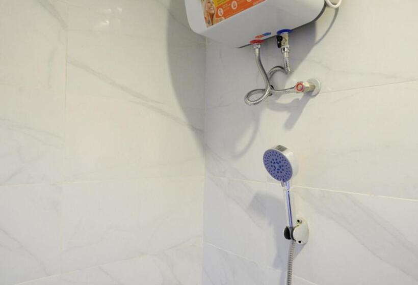 Семейный Номер, Reddoorz @ City Park Medoho Semarang
