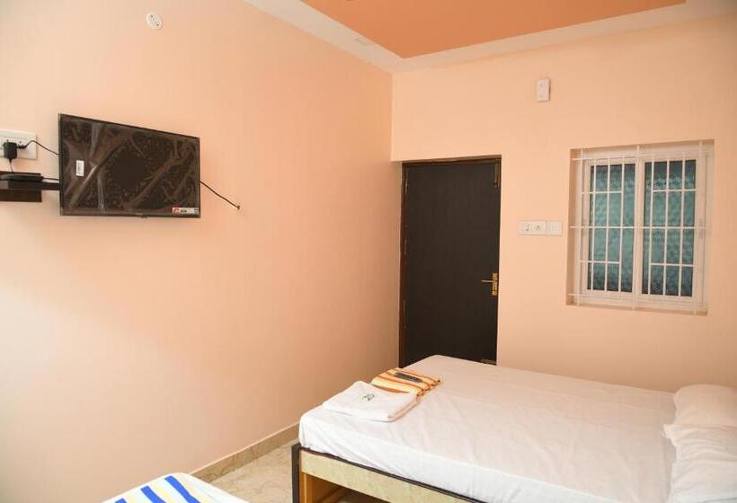 Трехместный Номер Deluxe, Sivamurugan Residency