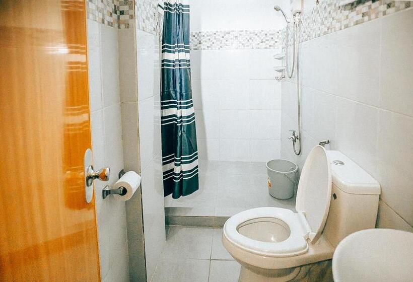 Номер Deluxe, Reddoorz At S & L Apartelle Daraga Albay