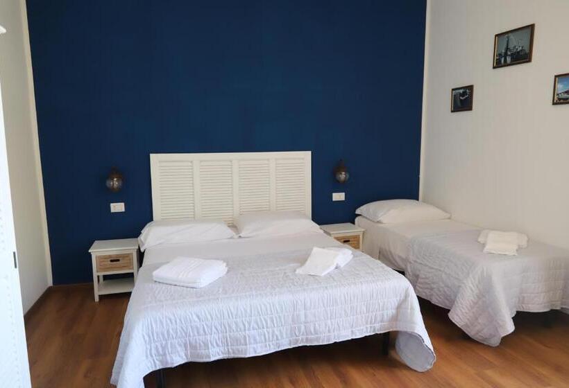 اتاق استاندارد سه تخته با بالکن, Ai Quattro Venti Guest House