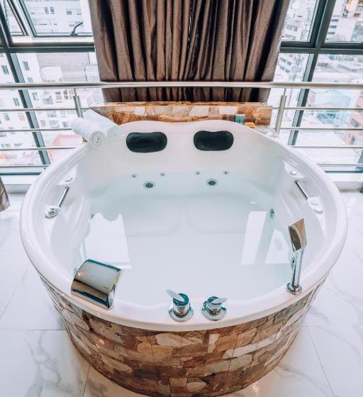 سوییت لوکس, Lima Central Design Hotel Spa & Club