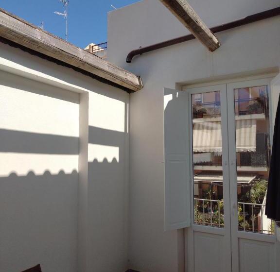 Escritório Deluxe, La Reggia Apartments Milazzo