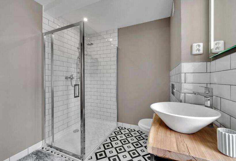 استودیوی استاندارد, Joy Aparthotel Keilberg