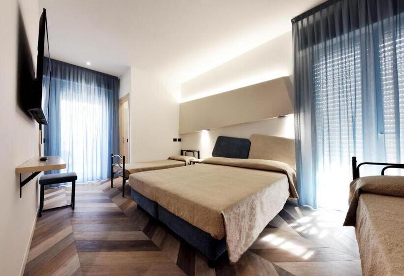 اتاق استاندارد سه نفره, Color Hotel Rimini