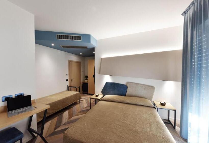 اتاق استاندارد سه نفره, Color Hotel Rimini