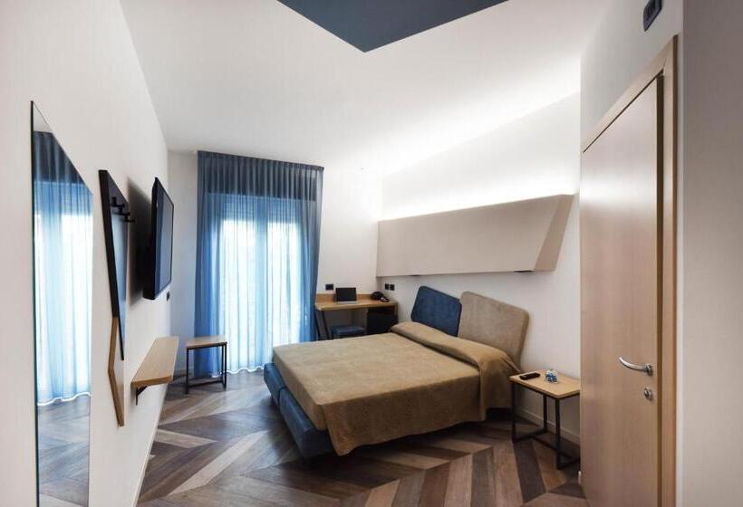 اتاق استاندارد سه نفره, Color Hotel Rimini