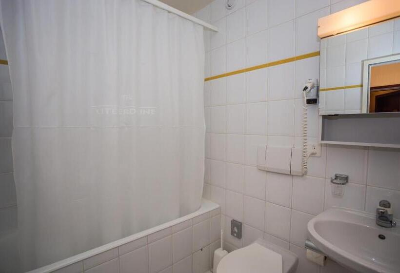 استودیوی استاندارد, Hôtel Résidence Cité Verdaine