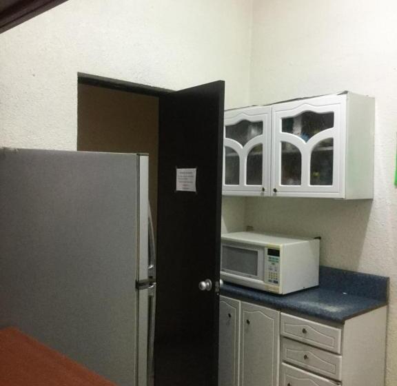 Quarto Estandar Individual Banheiro Compartilhado, Pension Zocalo