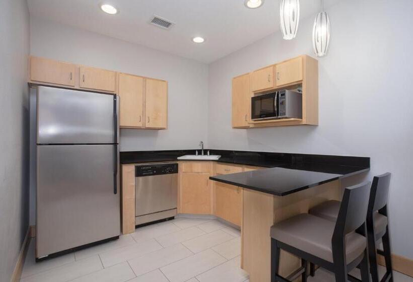 סוויטה נשיאותית, Holiday Inn Express & Suites Amarillo, An Ihg