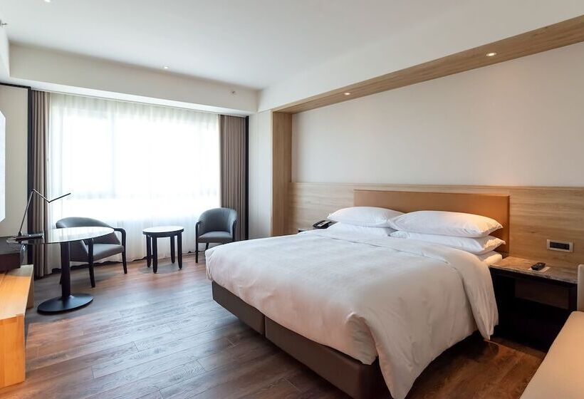 اتاق سوپریور با چشم‌انداز شهر, Sheraton Taoyuan