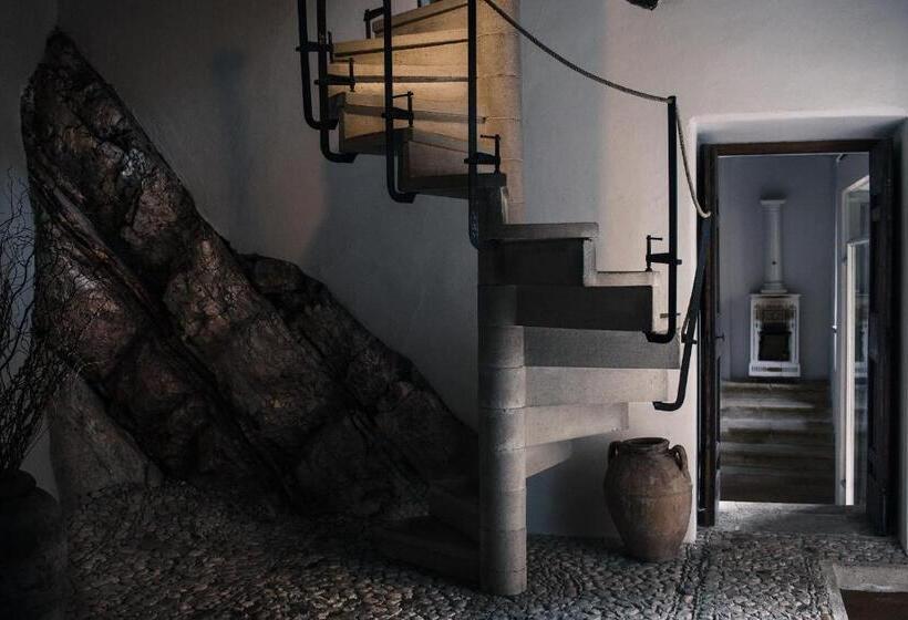 湖の見えるジュニアスイート, Albergo Diffuso Crispolti