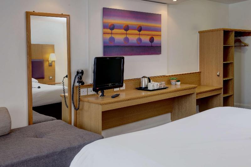 Номер Стандарт Адаптированный для Инвалидов, Orchid Epsom; Sure Hotel Collection By Best Western