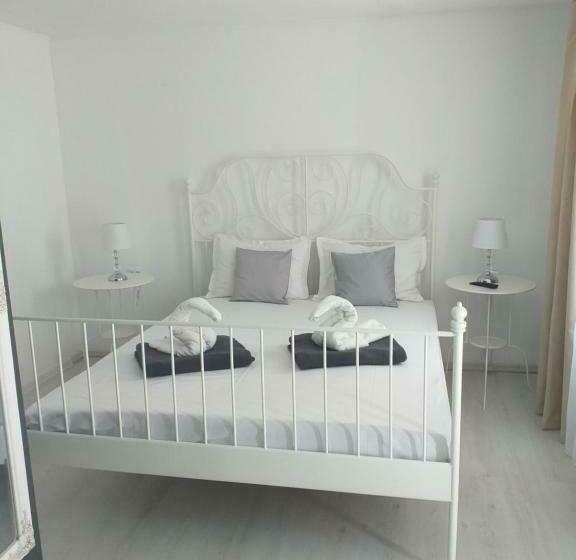 آپارتمان 2 خوابه, Casa Edy