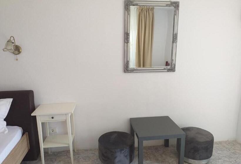 اتاق استاندارد سه نفره, Casa Edy
