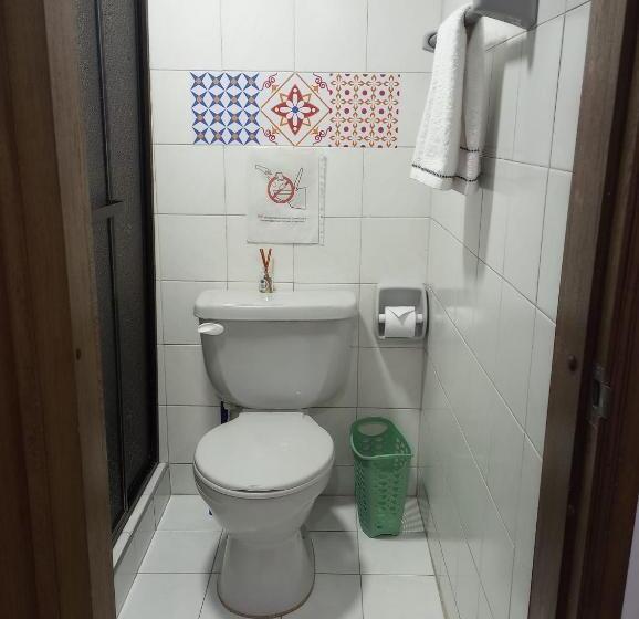 Номер Стандарт Совместная Ванная, Habitaciones C&s Bogotá
