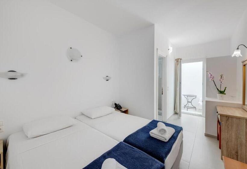 اتاق استاندارد, Maki S Place