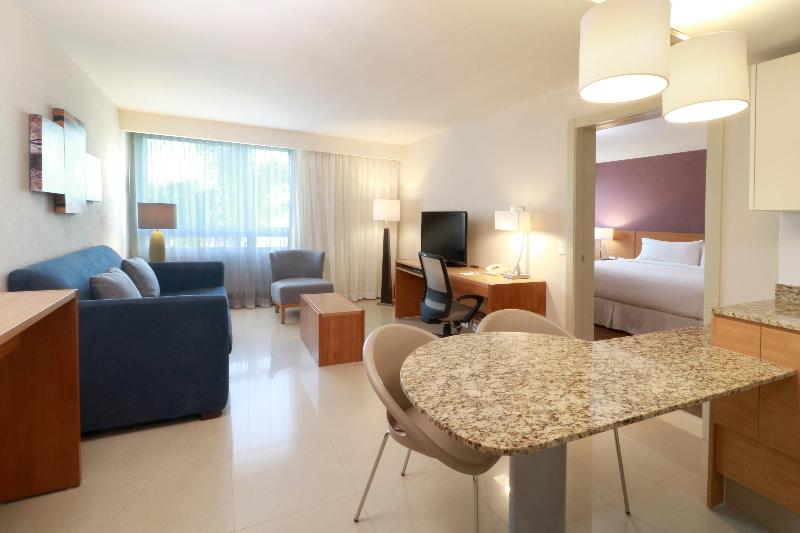 سوئیت با تخت بزرگ, Staybridge Suites Guadalajara Expo, An Ihg