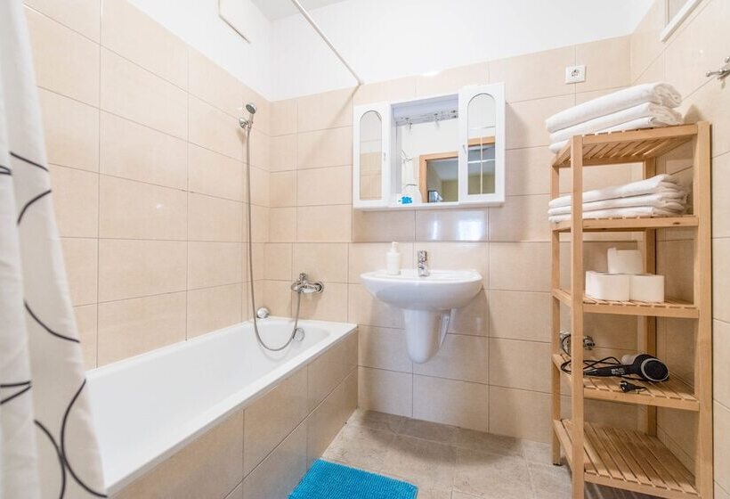 스탠다드 스튜디오, Nova Apartments