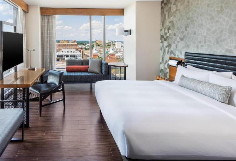اتاق دلوکس با تخت کینگ و چشم‌انداز شهر, Lancaster Marriott At Penn Square