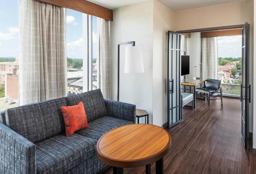 سوئیت اجرایی با تخت کینگ, Lancaster Marriott At Penn Square