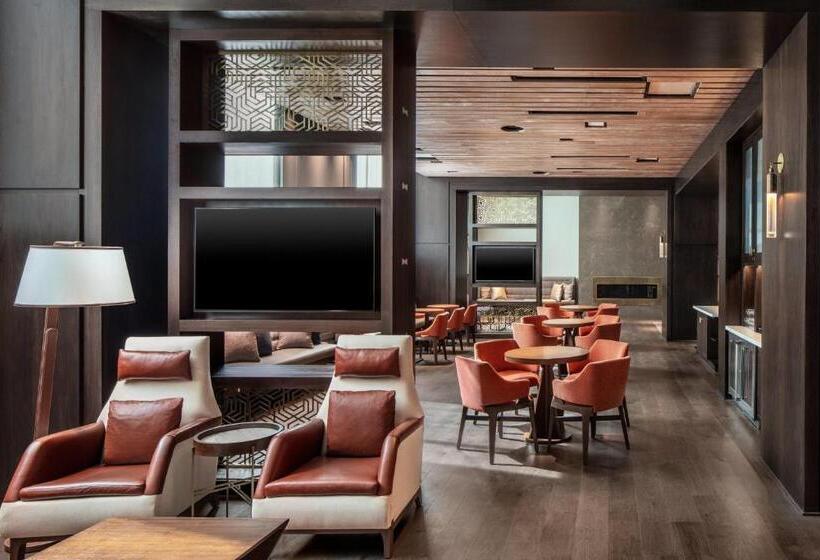 اتاق استاندارد با تخت بزرگ برای معلولان, Lancaster Marriott At Penn Square