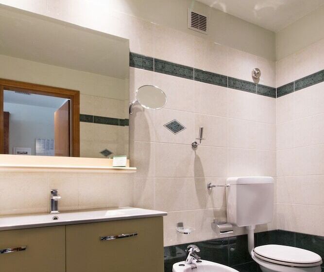 Habitación Triple Estándar, Touring
