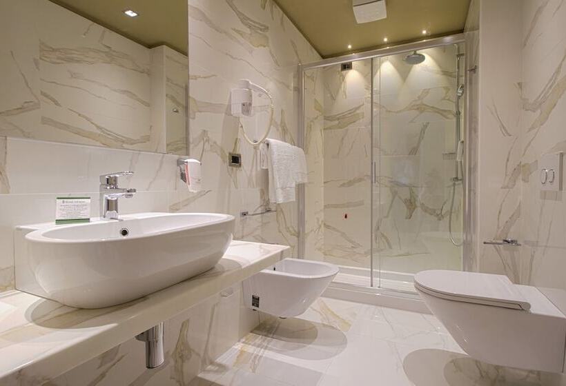 Habitación Familiar, Touring