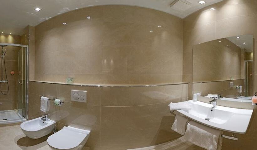 Habitación Familiar, Touring