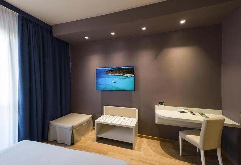 Habitación Triple Estándar, Touring