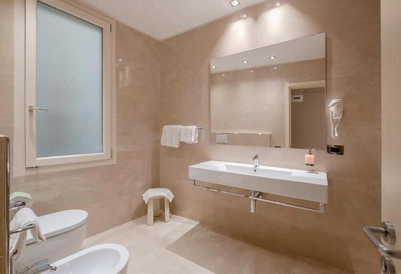 Habitación Deluxe, Touring