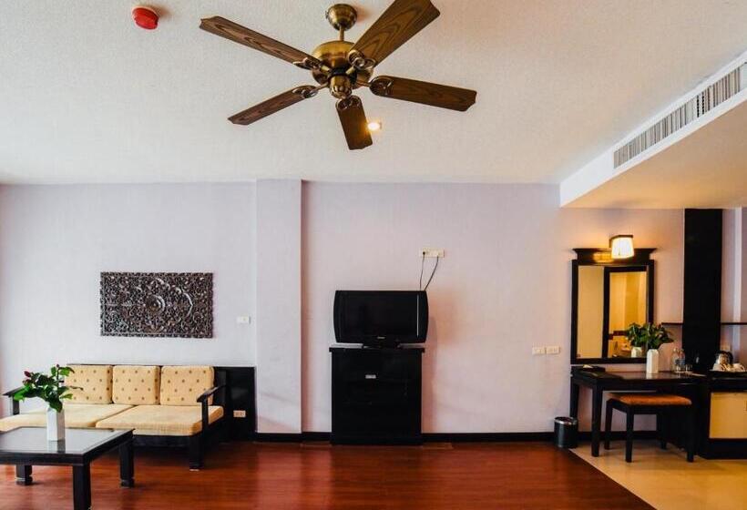 اتاق لوکس با چشمانداز استخر, Ramada By Wyndham Aonang Krabi