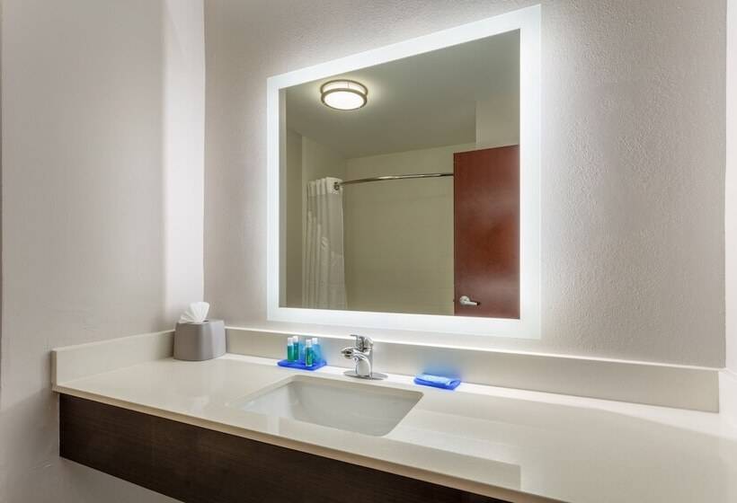 Номер Стандарт, Holiday Inn Express Arrowood, An Ihg