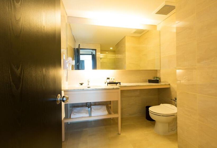 Люкс Deluxe 3 Спальни, Kristal Hotel Jakarta