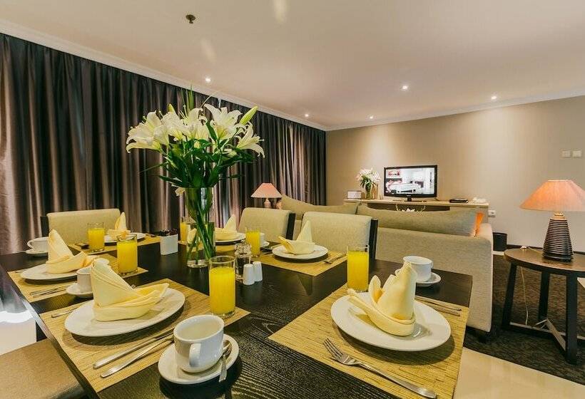 Люкс Deluxe 3 Спальни, Kristal Hotel Jakarta