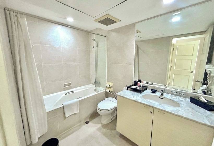 Люкс Superior 3 Спальни, Kristal Hotel Jakarta