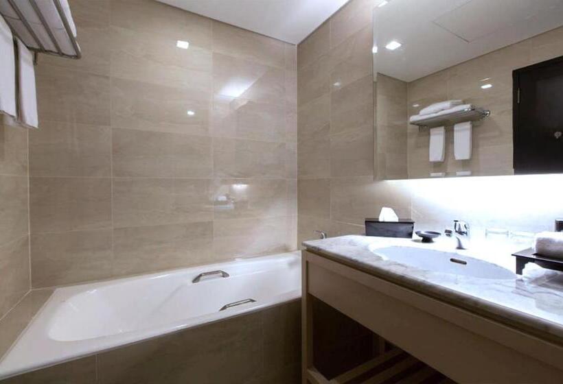 Люкс Deluxe 3 Спальни, Kristal Hotel Jakarta