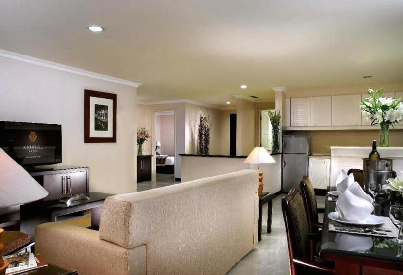 Люкс Superior 3 Спальни, Kristal Hotel Jakarta
