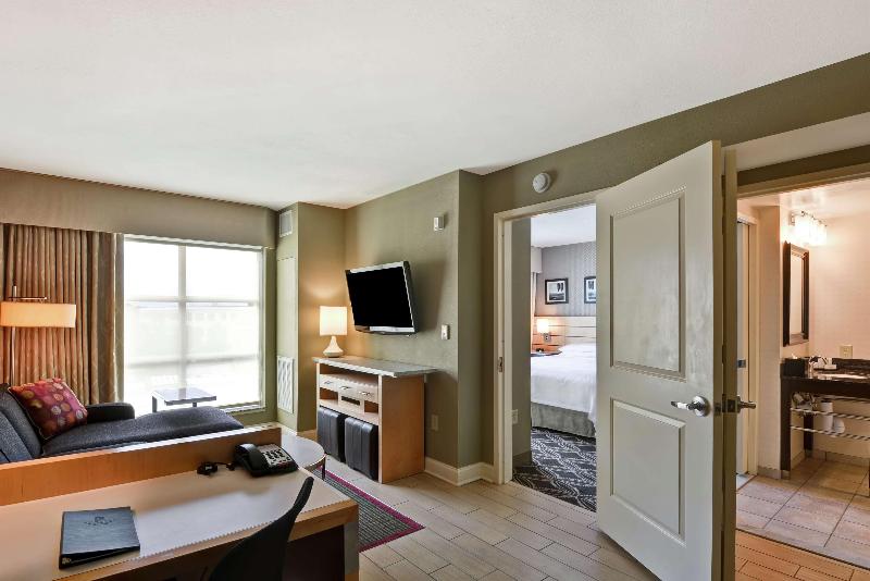 سوئیت با تخت بزرگ, Embassy Suites By Hilton Raleigh Durham Airport Brier Creek